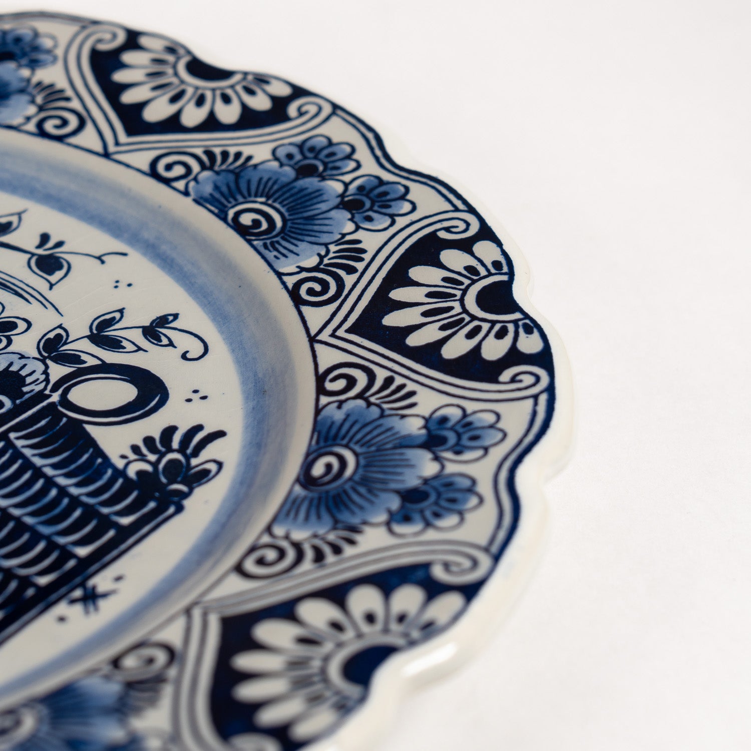 Delft-Style Blue & White Wall Plate – Floral Basket Design